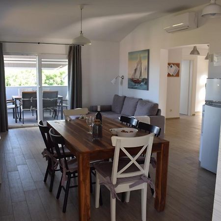 Apartments Mondo Vir Luaran gambar