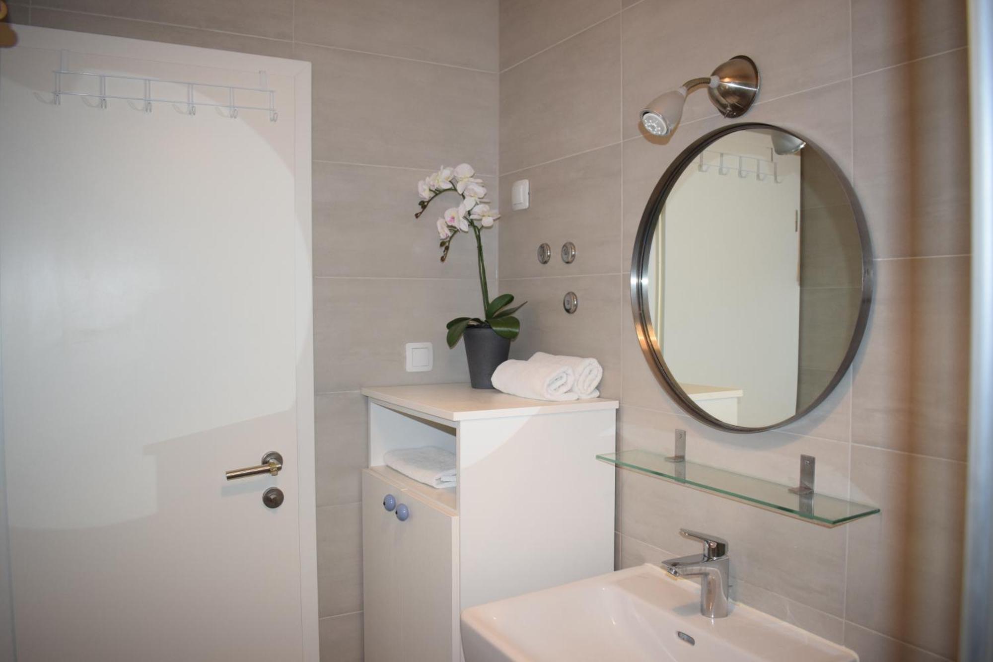 Apartments Mondo Vir Luaran gambar